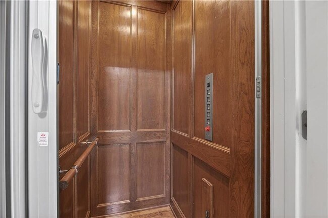 Building Photo - 3475 Roxboro Rd NE