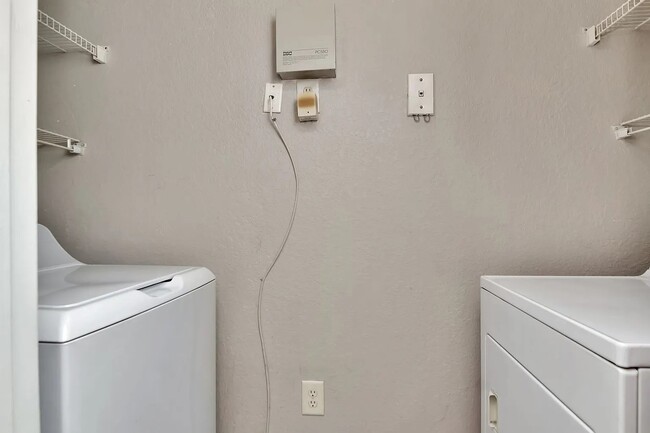 Building Photo - Charming 1BR with Natural Light