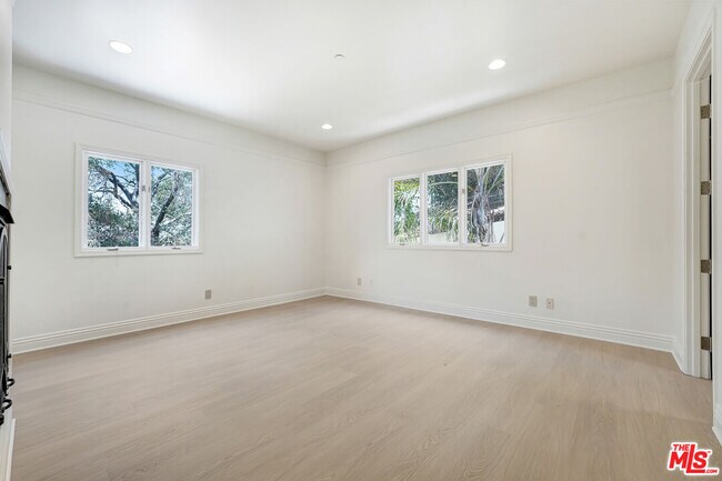 Building Photo - 4156 Sunswept Dr