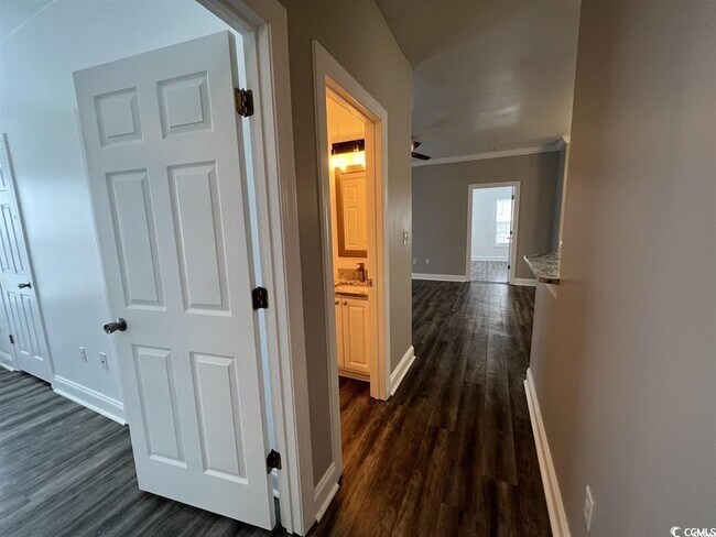 Building Photo - 2057 Silvercrest Dr