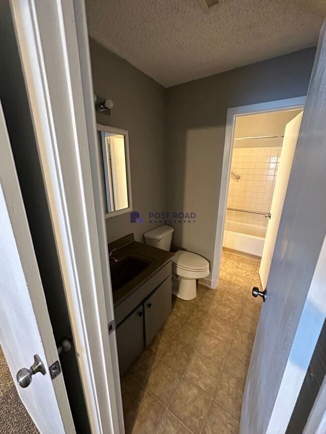 Building Photo - 501 W 27th St S