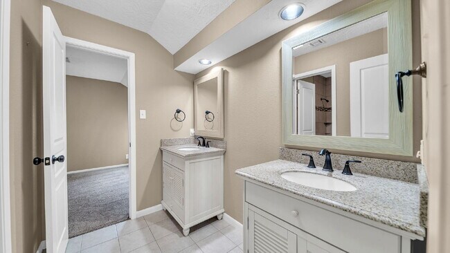 Building Photo - Find comfort, style, and convenience in this beautiful 3-bedroom home located in a desirable gate...