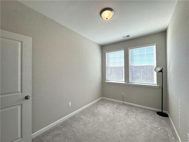 Building Photo - 3311 Park Pointe Cir