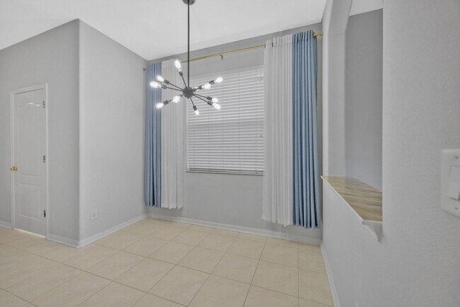 Building Photo - 10414 Tulip Field Way