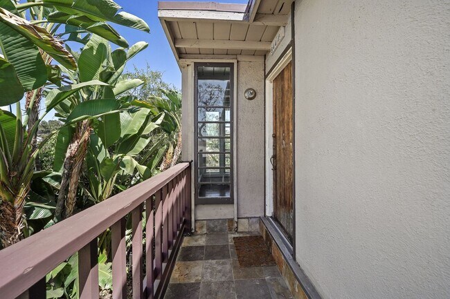 Building Photo - 944 Maltman Ave