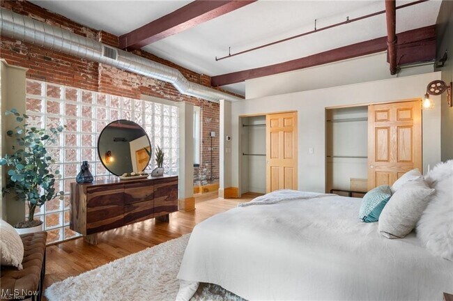 Building Photo - 1667 E 40th St