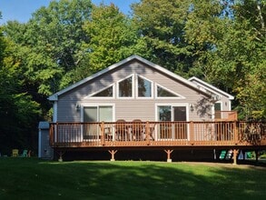 Building Photo - Beautiful 3 Bedroom House - Cozy Up This W...