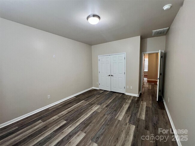 Building Photo - 7001 Mountain Top Ct