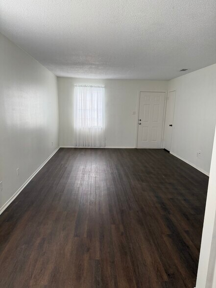 Front Door/living room - 7121 Richfield Dr