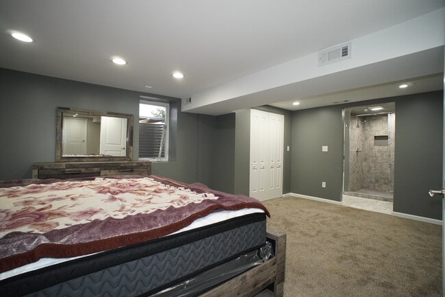 Building Photo - 6092 Cleveland St