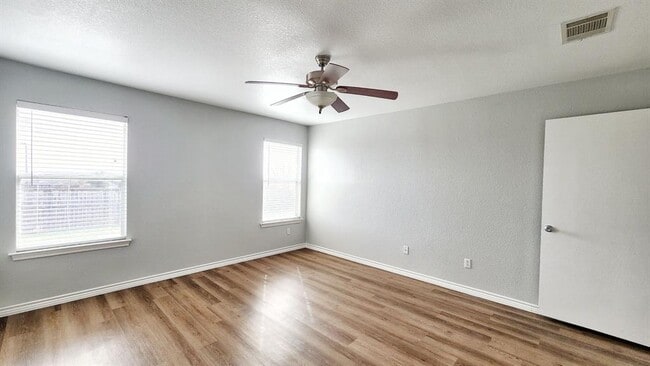 Building Photo - 202 Brandons Way