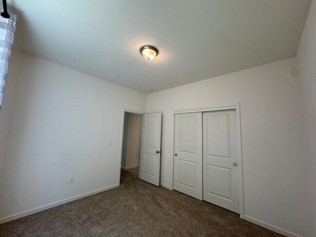 Building Photo - 1267 Las Rosas Ave