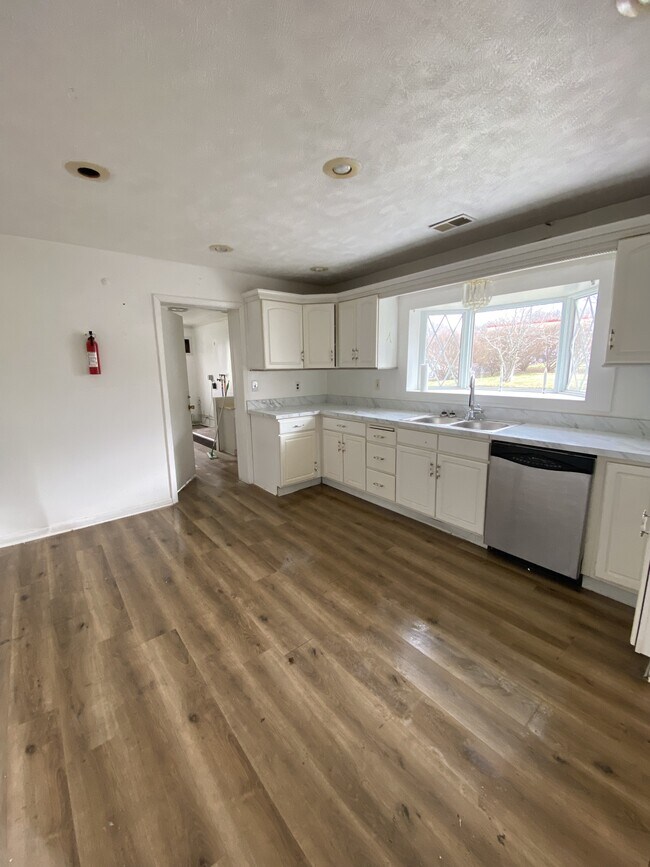 Building Photo - 174 N Buhl Farm Dr