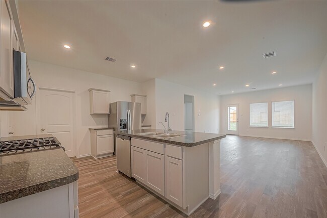 Building Photo - 5630 Avalon Woods Dr