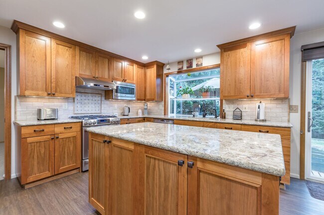 Building Photo - Lea Hill beautiful home - 4 bedroom 2.5 baths with 3 car garage & AC - A must see - Available Apr...