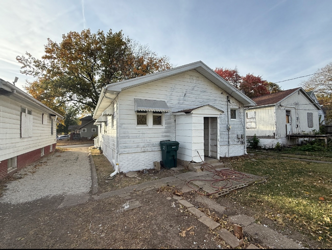 Building Photo - 1390 N Huron St