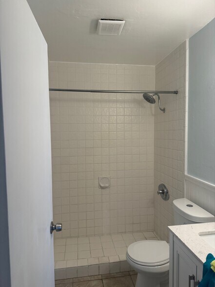 Building Photo - 1378 Branham Ln