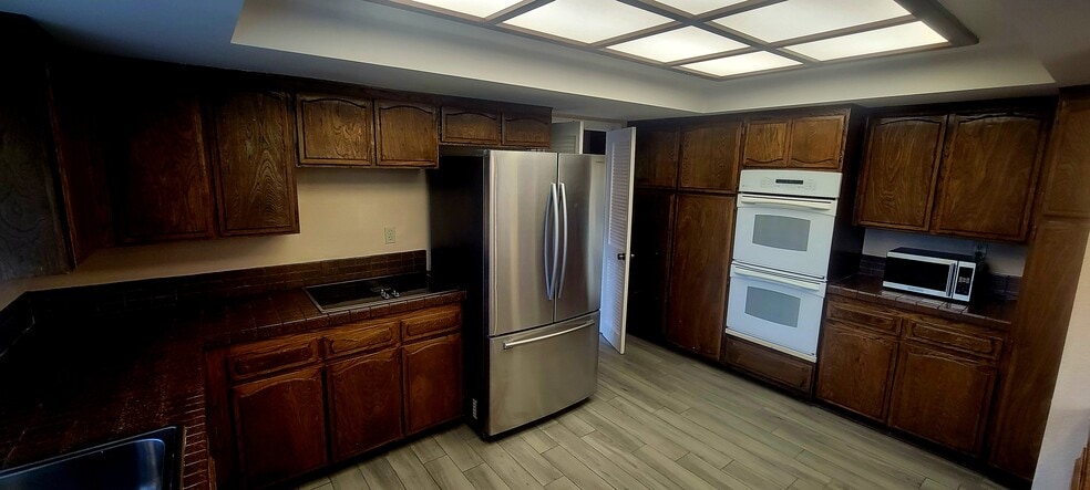 Kitchen - 16139 Ladera Piedra Way