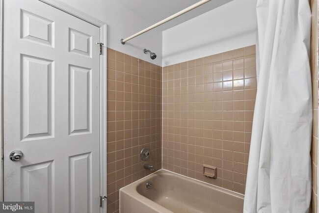 Building Photo - 707 Mountainview Dr