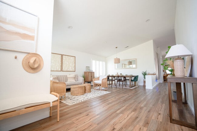 Building Photo - 45150 Birchcrest Cir
