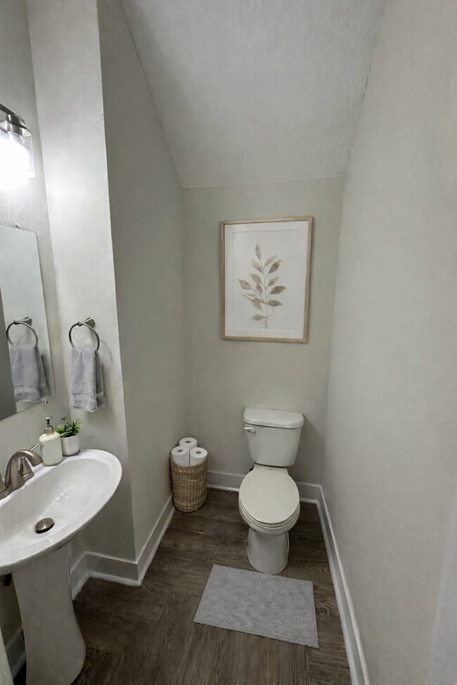 Building Photo - 140-833 Calla Terrace N