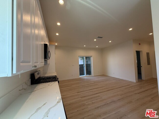 Building Photo - 5342 Don Pio Dr