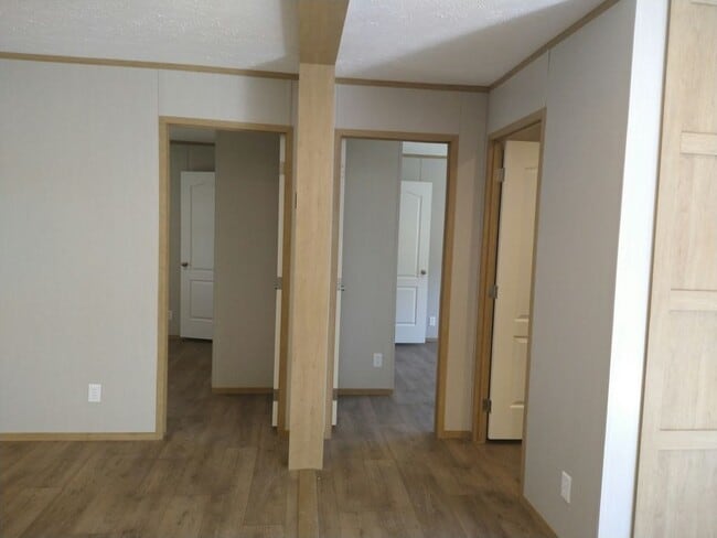 Building Photo - 5507 Annette St