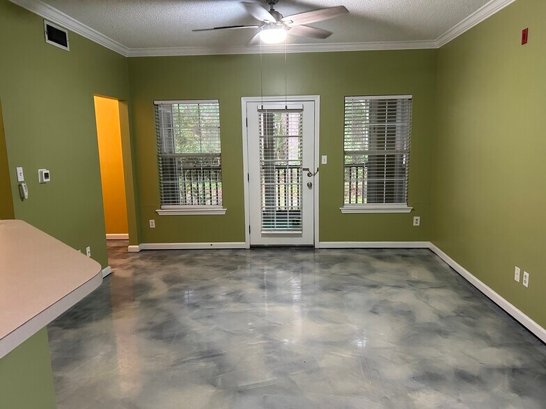 Building Photo - 1103 Walden Park Dr