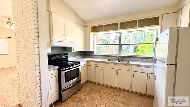 Building Photo - 1111 Rosemond Ct