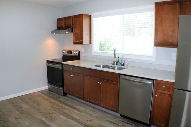 Building Photo - $1,750 | 3 Bedroom, 1 Bathroom Ground Floor Duplex | No Pets | Available for August 1st, 2026 Mov...
