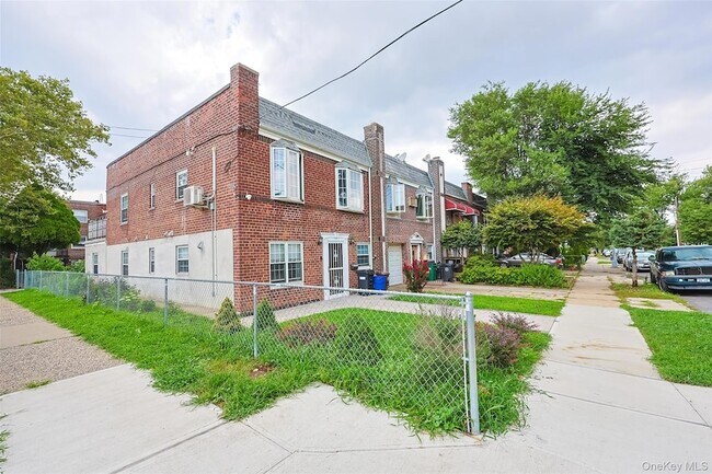 Building Photo - 90-01 70th Dr