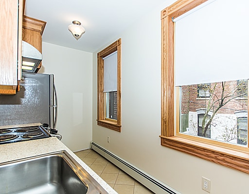 Building Photo - 27 Phillips St