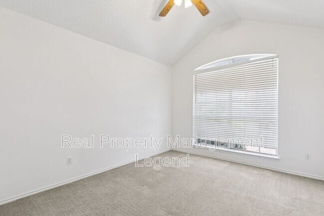 Building Photo - 10971 Castle Dr