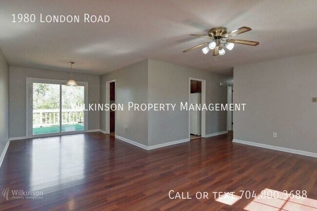 Building Photo - 3 Bedrooms, 2 Baths Ranch In Mooresville Q...