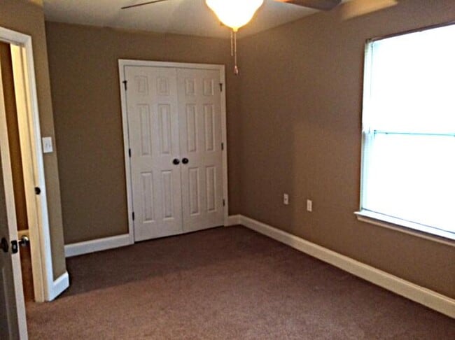 Building Photo - 2245 Spring Meadow Ln SE
