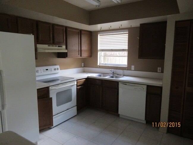 Building Photo - Spacious 3 Bedroom/ 2.5 Bathroom Home In Alafaya Woods