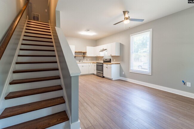 Building Photo - 306 Picadilly St