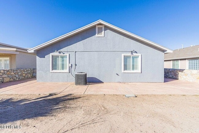 Building Photo - 2080 Shreya St