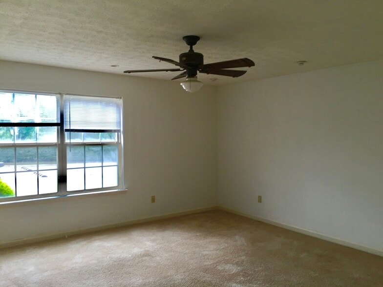 Building Photo - 400 Wabarto Way