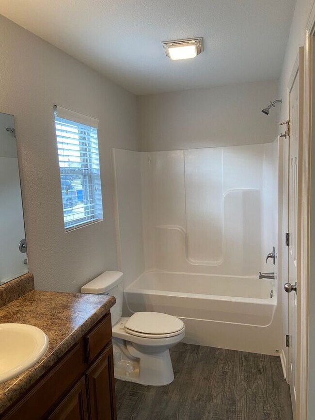 Building Photo - *$99 Move in Special* Three Bedroom | Two ...