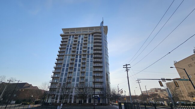 Building Photo - 505 E 6th St