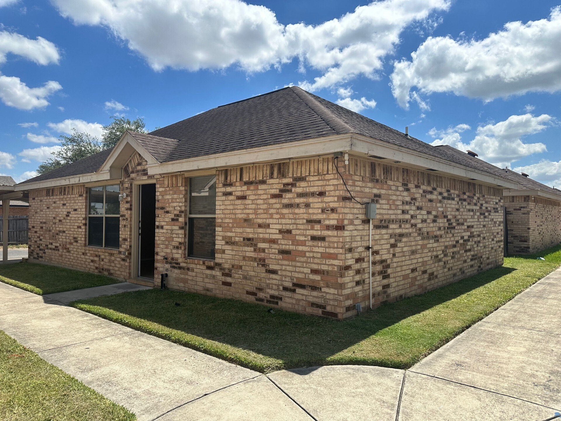 no common wall - 2117 W Western Dr