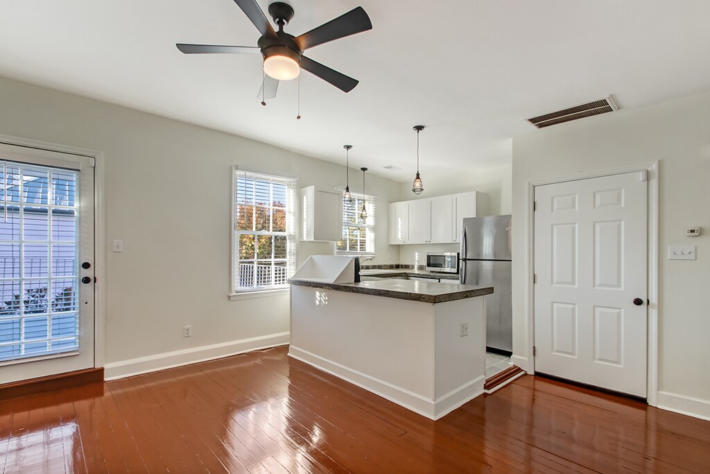 Building Photo - 303 W Henry St