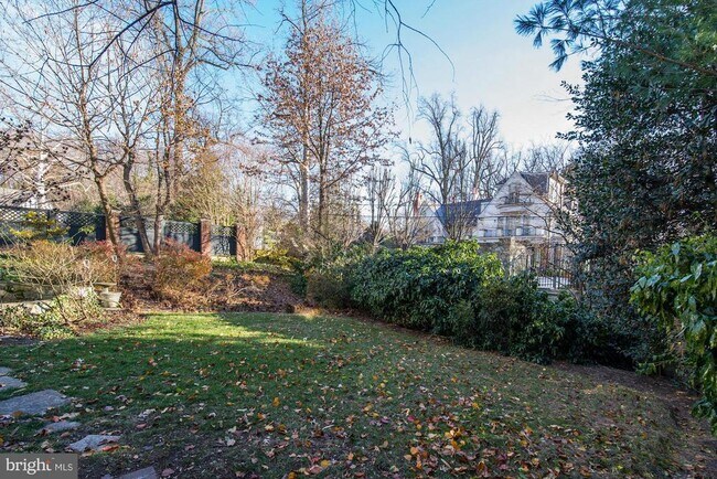 Building Photo - 4910 Hillbrook Ln NW