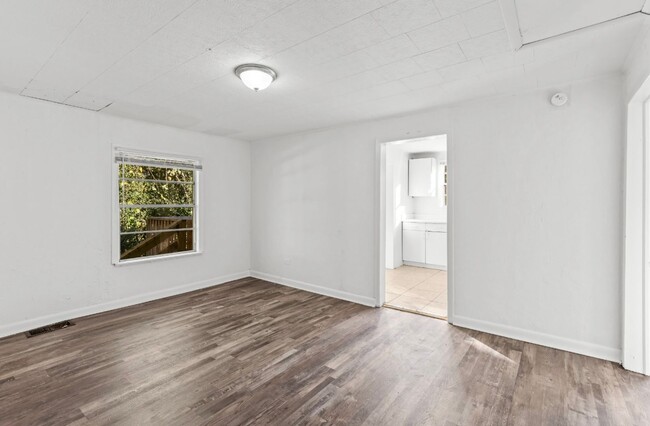 Building Photo - Sleek and Newly Renovated  3 Bedroom 1 Bat...