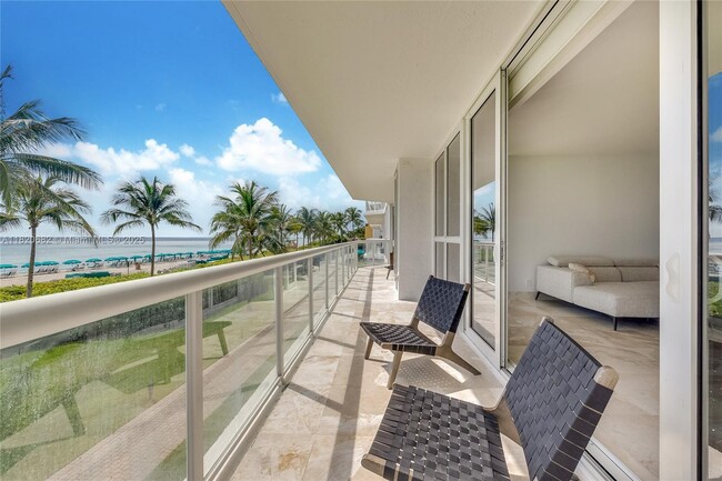 Building Photo - 16425 Collins Ave