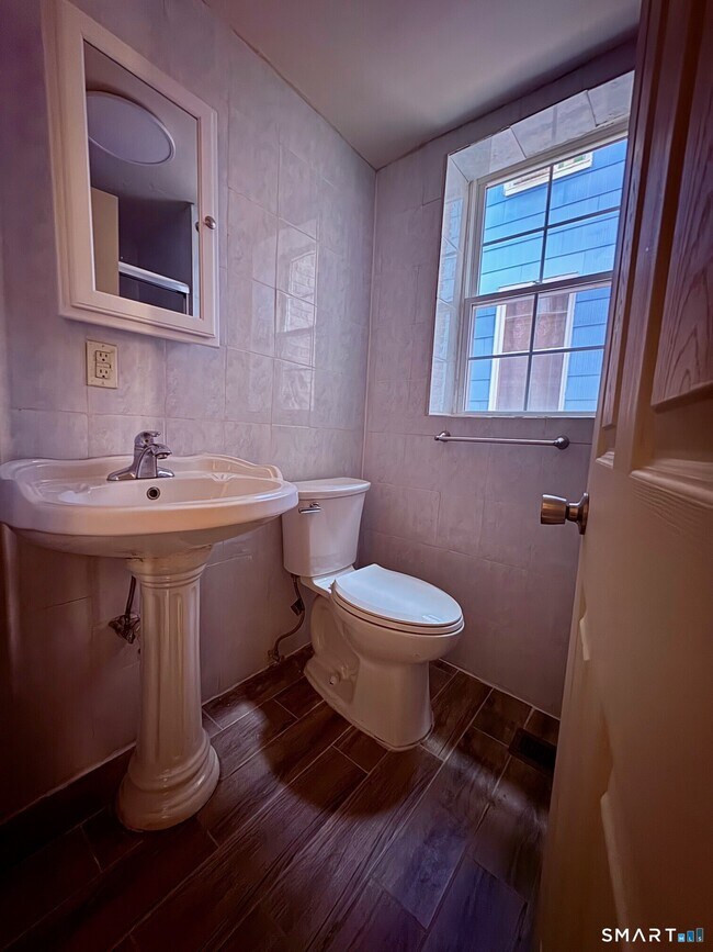 Building Photo - 2 Read St