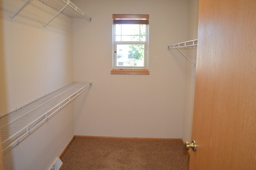 Building Photo - 8921 Snowberry Ln