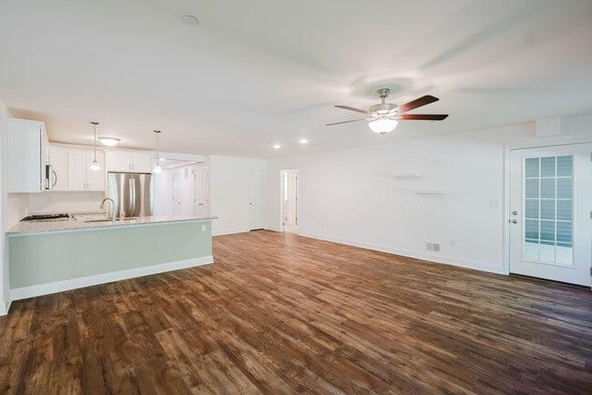 Building Photo - 70 Arcadia Ct