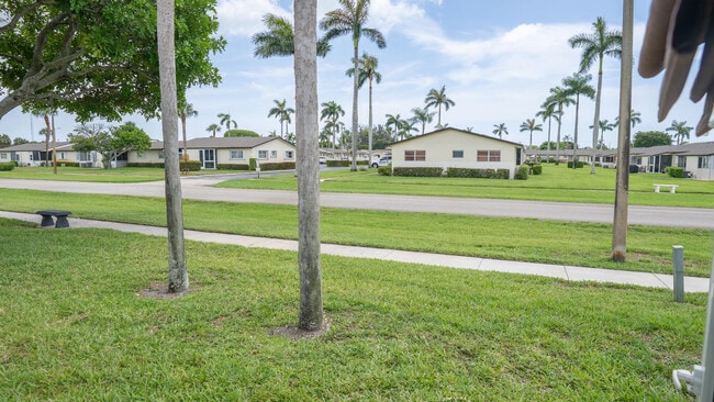 Building Photo - 2807 Ashley Dr W